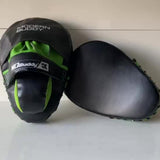 Focos curvos de boxeo con diseño ergonómico para absorber el impacto