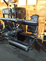 Leg Extension Leg Curl TITAN Pro - detalle stack de peso